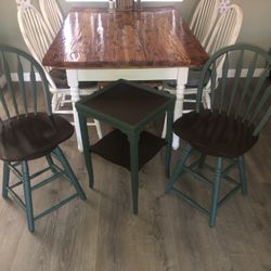 Side Table With Chairs 