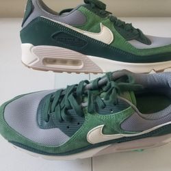 Rare NIKE Air MAX sz 11 Or 11.5