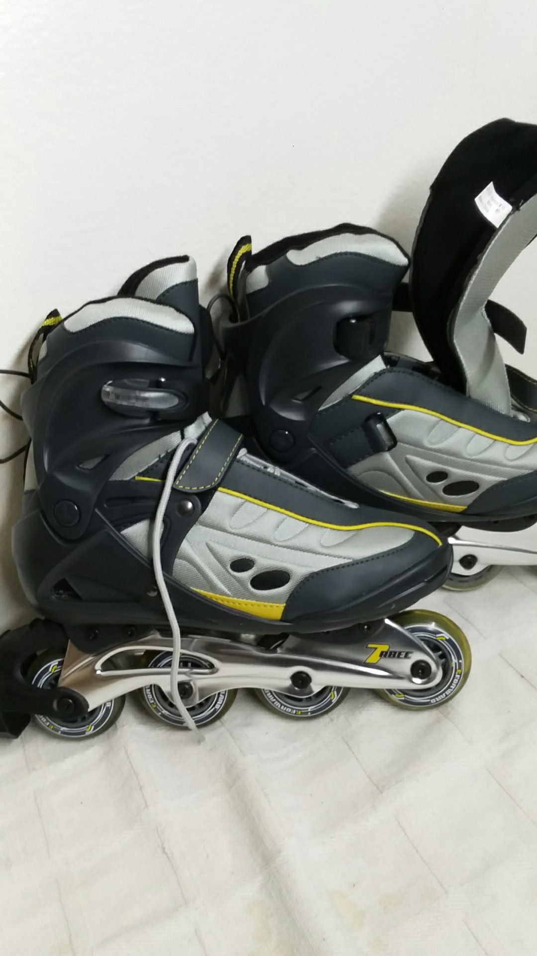 NEW FFORWARD ABEC7 ROLLERBLADE. Men Size 9. Women Size 11.