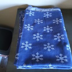 Christmas Large Dark Blue Snowflake Table Cloth With Matching Place Mats