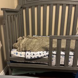 Crib/toddler bed