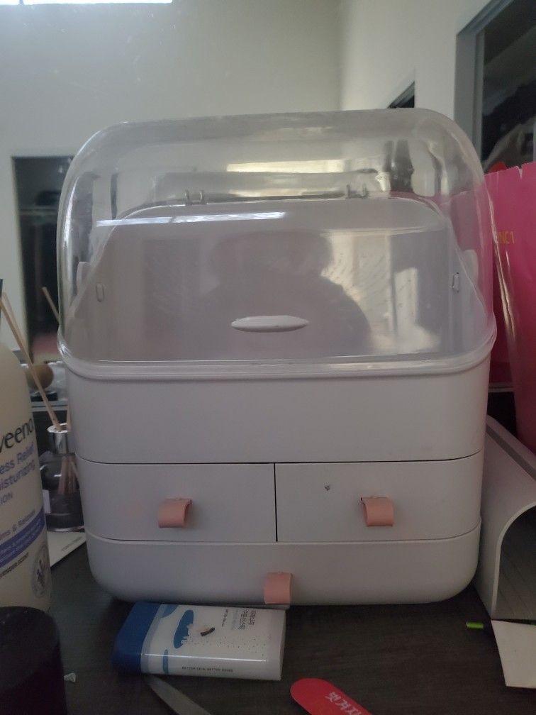 Cosmetic Organizational