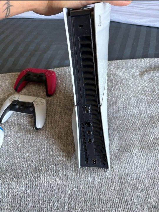 Brand new Ps5 disc version with 42" tv