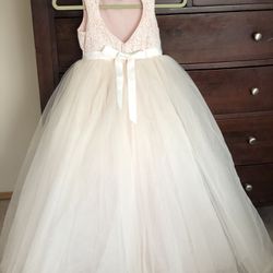 David’s Bridal Girls Flower Dress Size 8