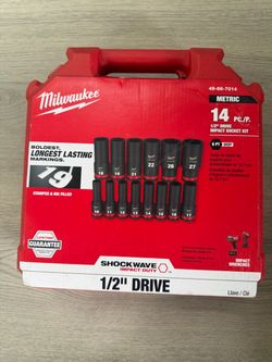 Milwaukee SHOCKWAVE 1/2 in. Drive Metric Deep Well 6 Point Impact Socket Set (14-Piece)