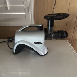 Omega Juicer