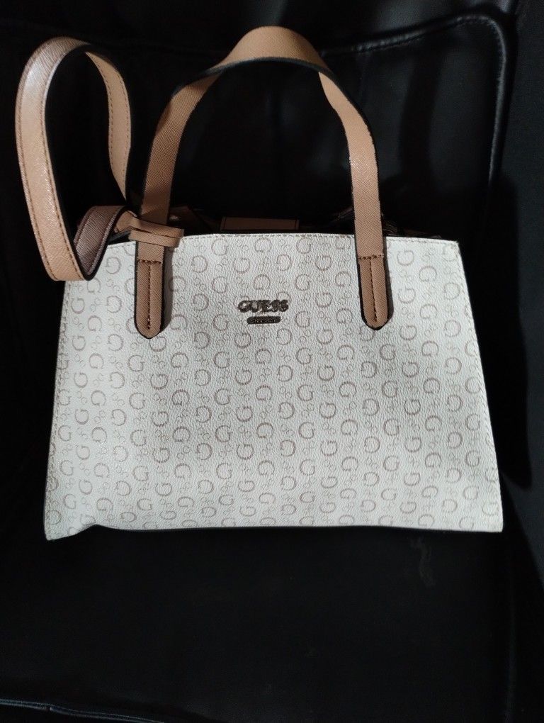 ***NEW*** Guess Purse