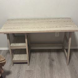 Desk $50 pick up in Marysville.