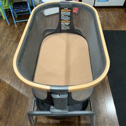 Maxi Cosi Iora Bedside Bassinet