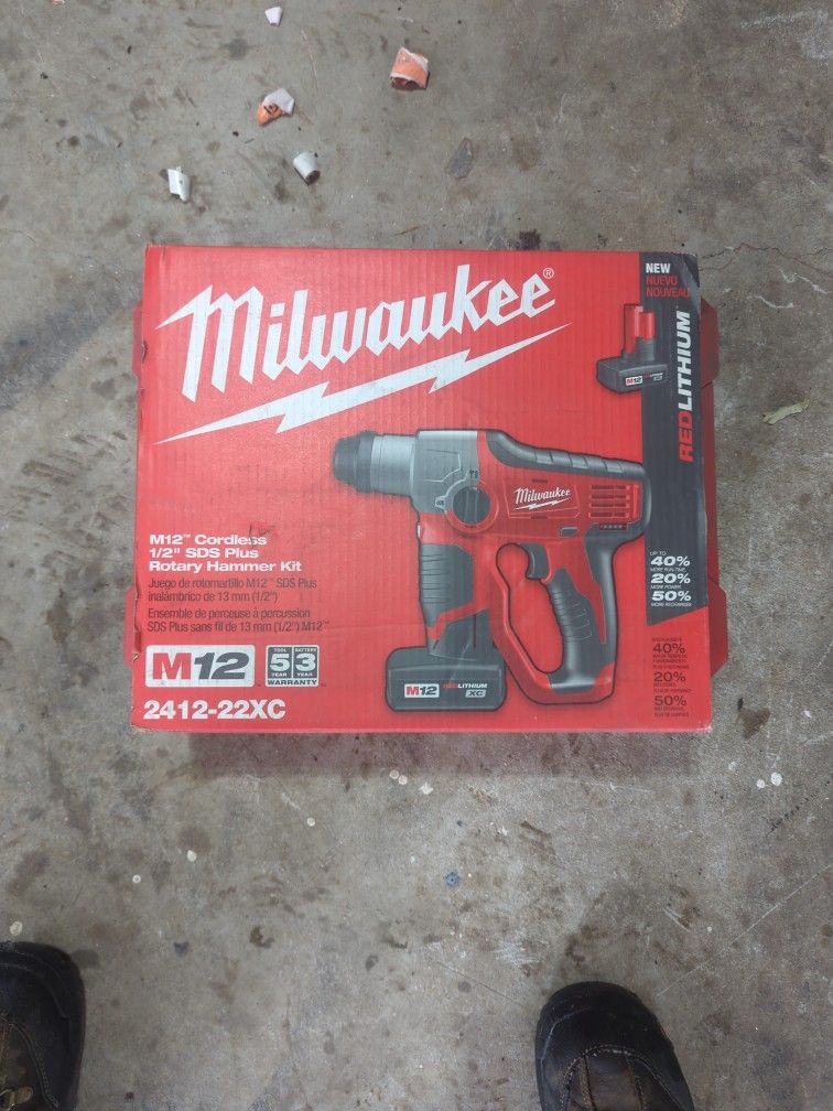 Milwaukee 2412-22xc