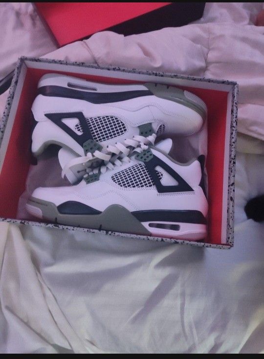 Jordan 4 Oil Green