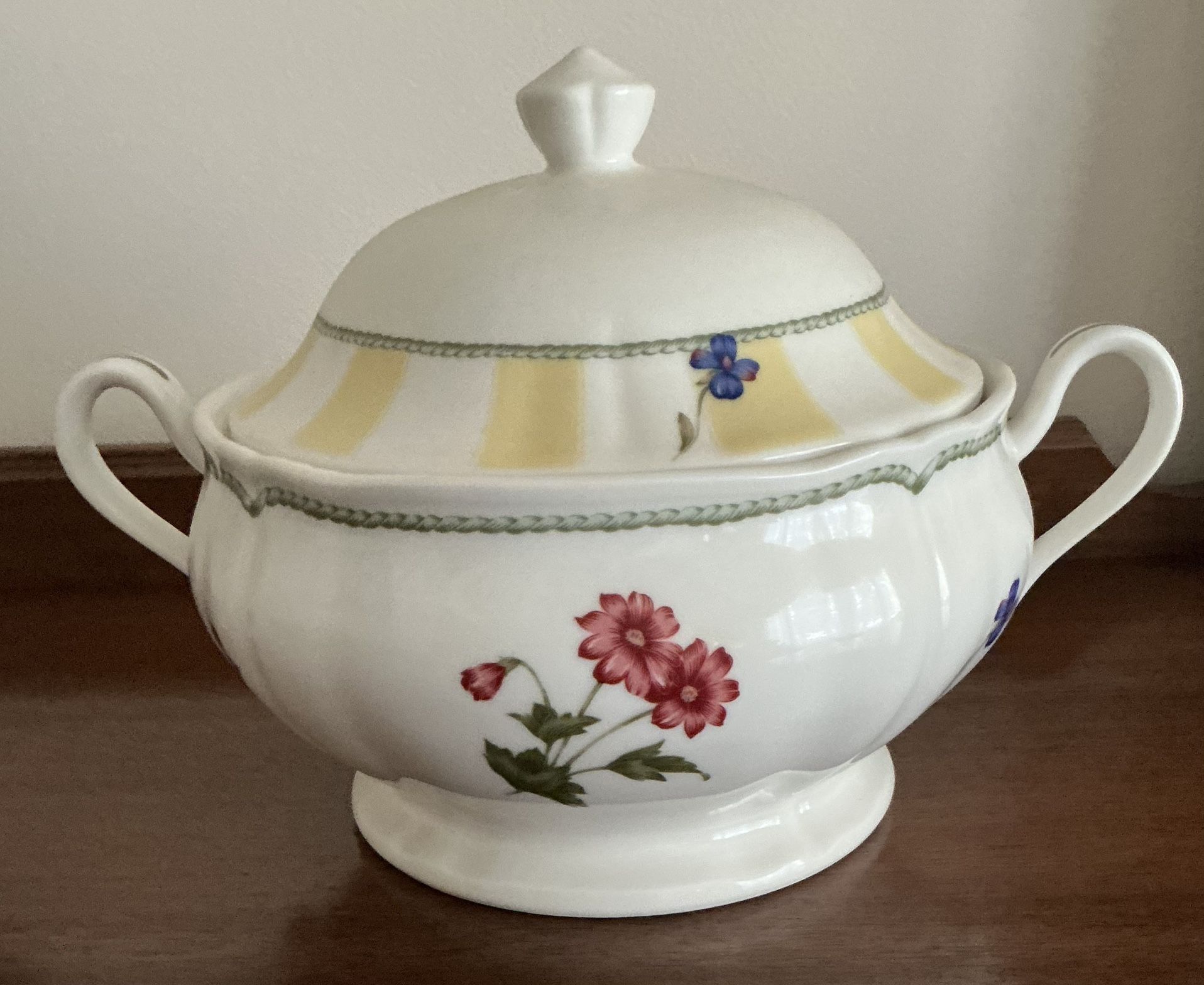 Noritake Summer Estate Round Covered Serving Bowl