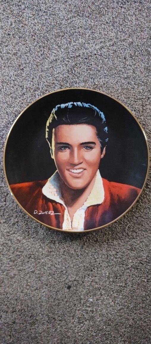 Elvis Plate