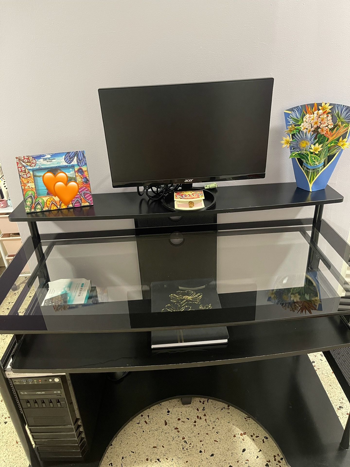 Computadora Con Torre/ Computer with tower