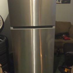 MIDEA Top Freezer Refrigerator 