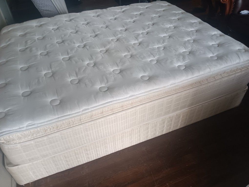 Pillow Top Queen Size Mattress & Boxspring