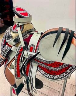 Montura charra bordada