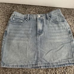 Denim mini skirt, with pink bows