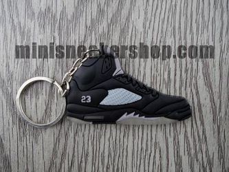 FLAT SILICON SNEAKER KEYCHAIN JORDAN 5 - BLACK SILVER