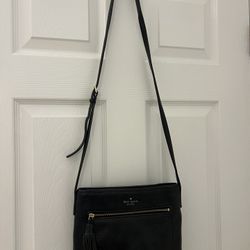 Kate Spade Women’s New York Southport avenue Cora Crossbody Bag RN 0102760 /CA 57710 in Excellent Condition 