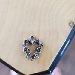 CHARM - HEART SHAPED FLORAL ON BOTH SIDES