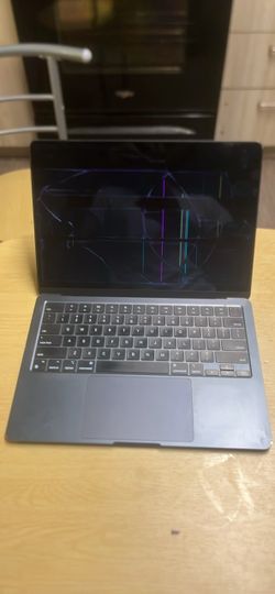 MacBook M2 (screen broke)