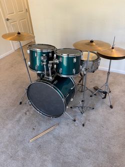 In Upland 91784. Complete 5 piece drum set by Sunlite 22” bass 14”  snare pedal cymbals stands throne $275 cash in Upland 91784