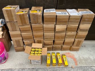 35 cases dewalt 1 in. 18- Gauge Brad Nails (2500 por pk asking $50 each box have 9 pieces so asking $50 for each box the 9 pieces thanks or you buy mo