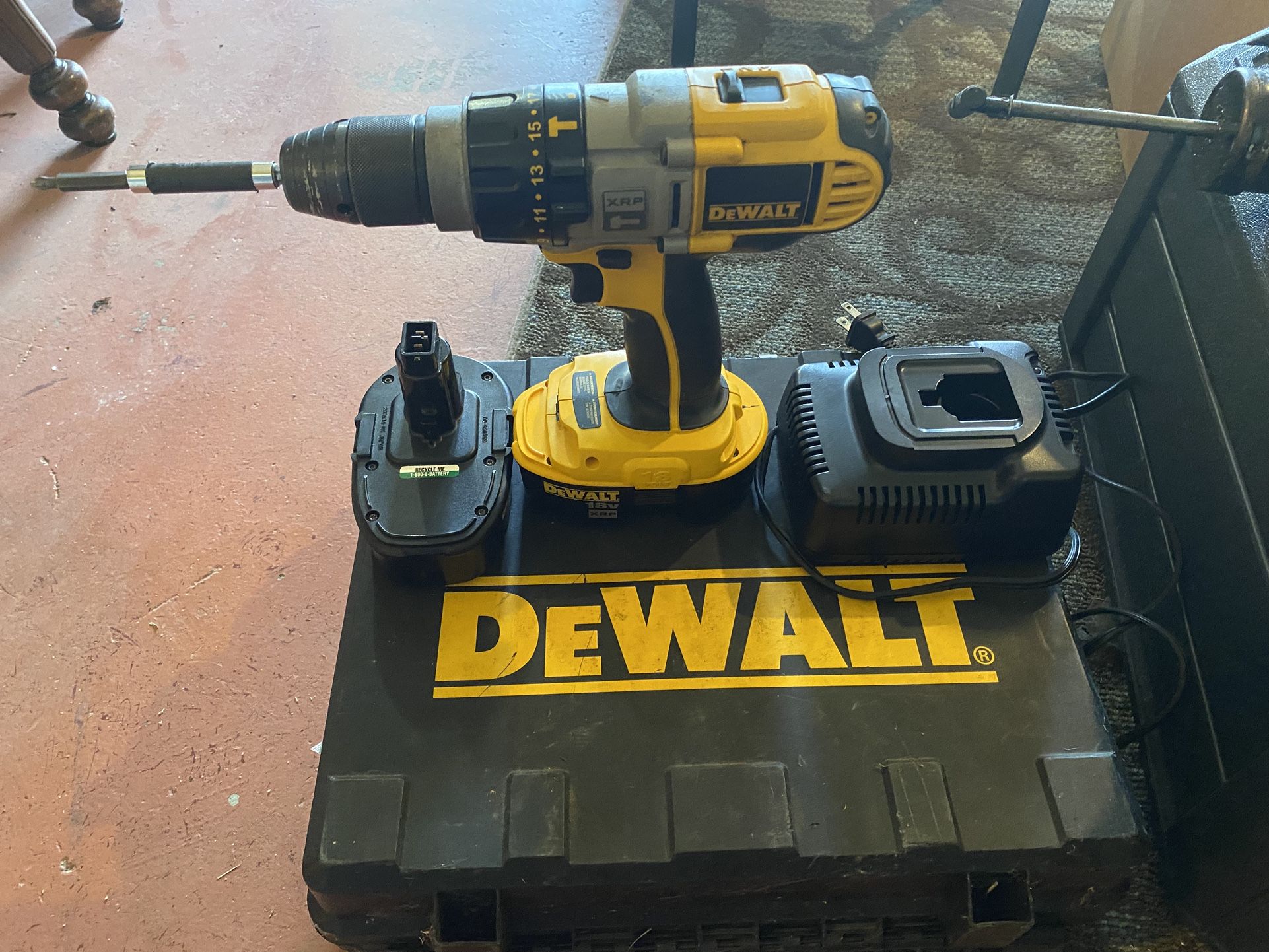 Dewalt. dril. taladro 18v. Con Su Cargador. Y Su Caja. $120