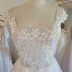 New Size 6 US A Line Blush Wedding Dress.