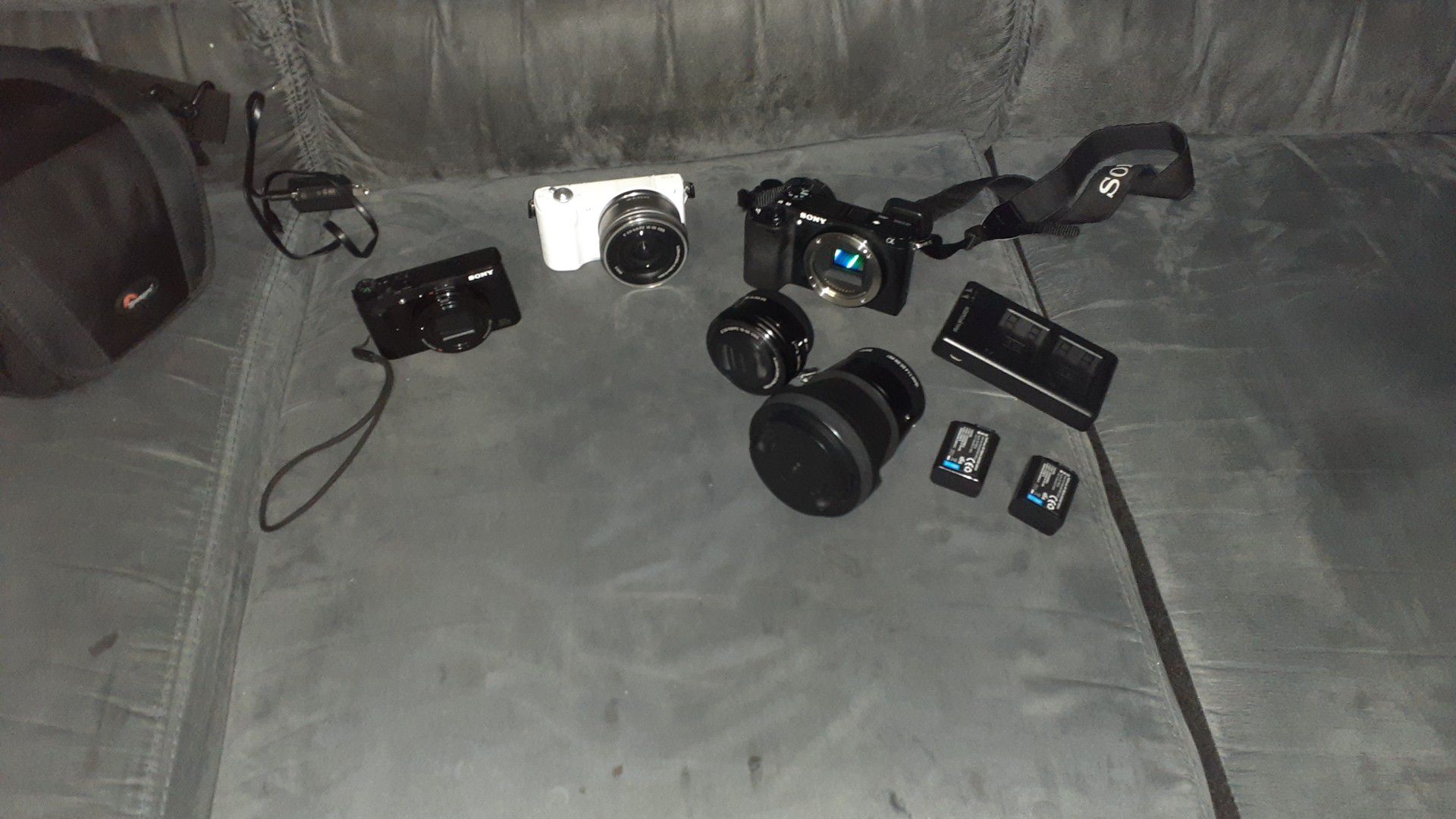 3 sony camera's and 2 lenses