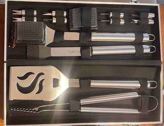 Cuisinart 20-Piece Deluxe Grill Tool Set – NEW, Never Used – $40 OBO