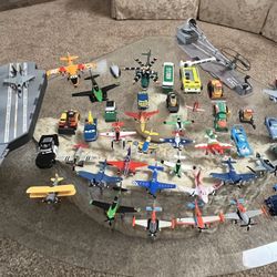 set of pixar Dusty and Cars toys 