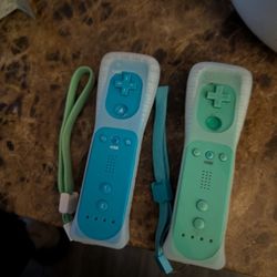 Two Wii Controllers With Guard 
