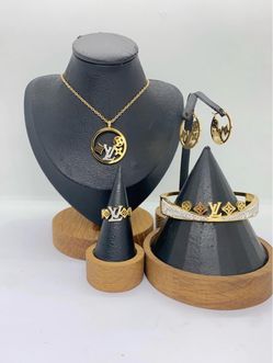 Stainless steel necklace set