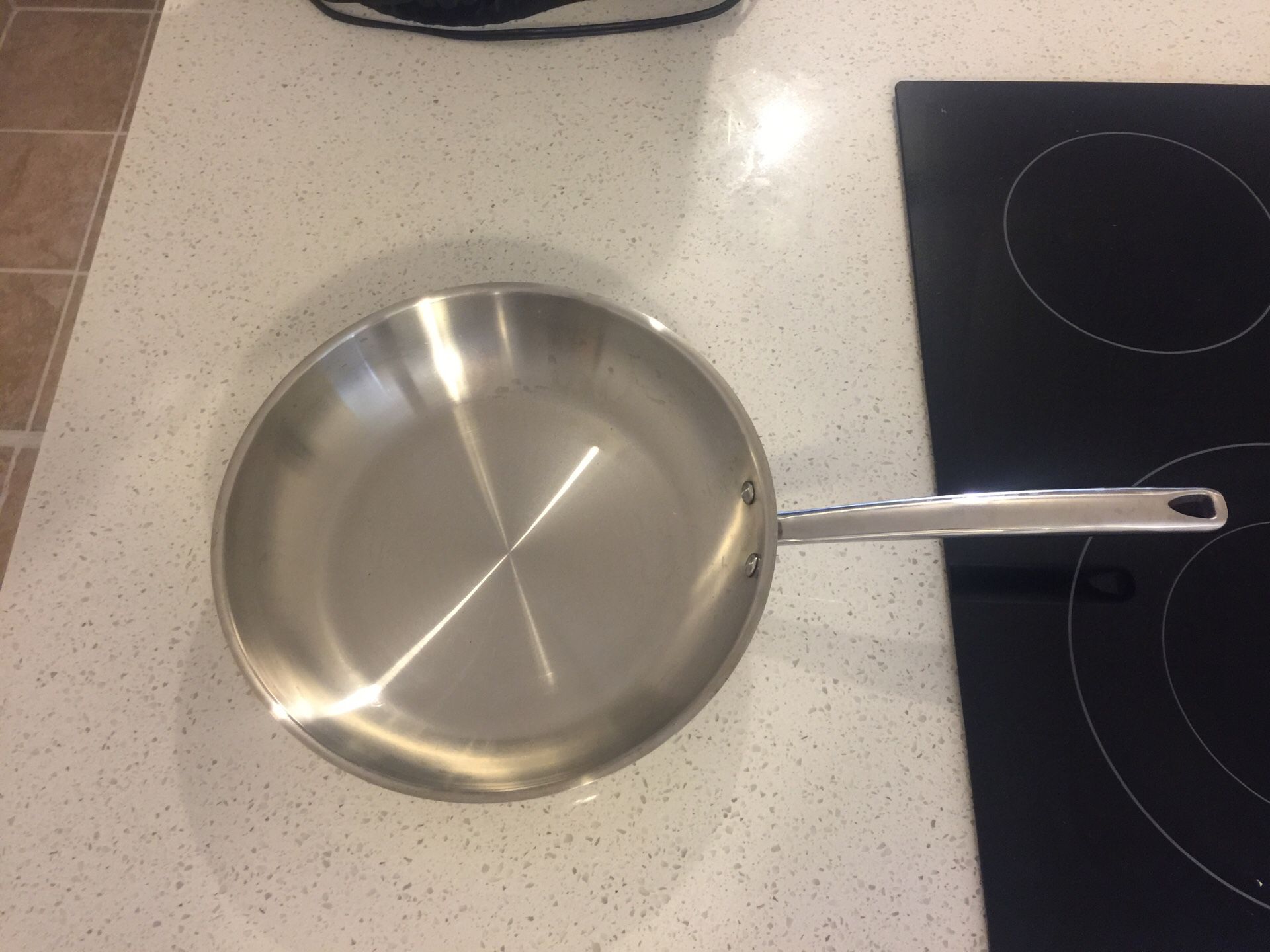 Threshold cooking pan