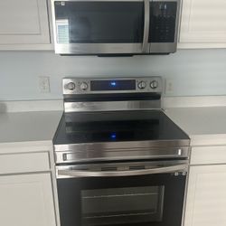 Stove w/ Microwave 