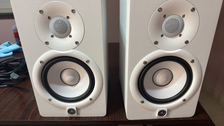Yamaha HS5 studio monitors