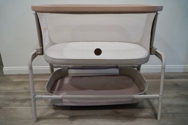 🛏️ Maxi-Cosi Iora Bedside Bassinet — BARELY USED, Like New!