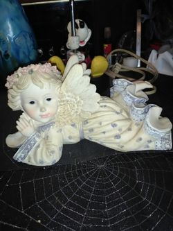 Praying Angle Statue