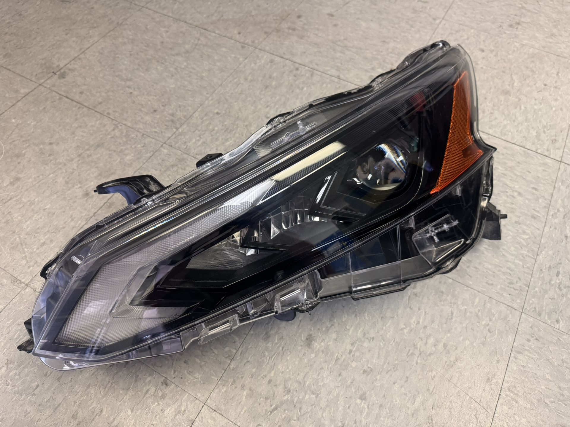 2024 Nissan Altima Headlight Driver Left LH