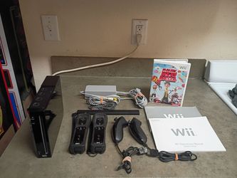 Nintendo Wii Console, W/2 Controllers, 2 Nunchucks, Cables, Game, Tested, Working