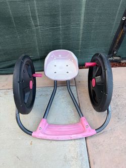 Radio Flyer Cyclone arm-powered ride-on toy, featuring a pink seat and ergonomic design for comfort.