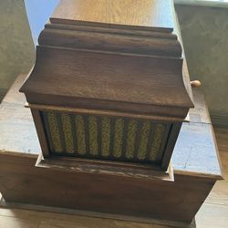 Antique Amberola Phonograph Record Player in Beautiful Condition with 64 cylinder records.