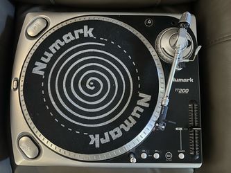Numark TT200 with head shell and Needle