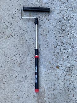 Twist Reach Extendable Paint Roller Frame