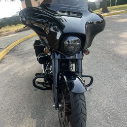 2023 Harley Street Glide 