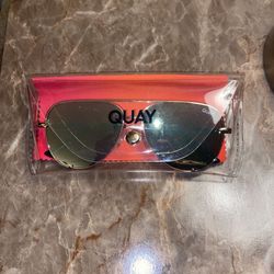 Quay Sunglasses Gold Frame 