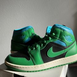 WOMEN SZ 10 BLK/ LUCKY GREEN 