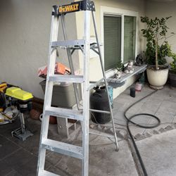 Dewalt Aluminum Ladder 6ft